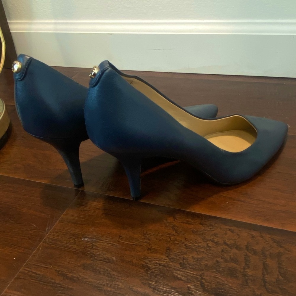 Michael kors alina flex pumps in navy